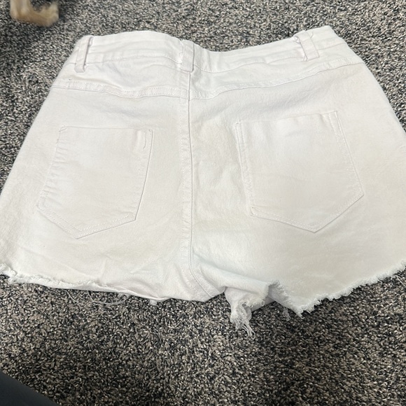 White shorts - Picture 2 of 2